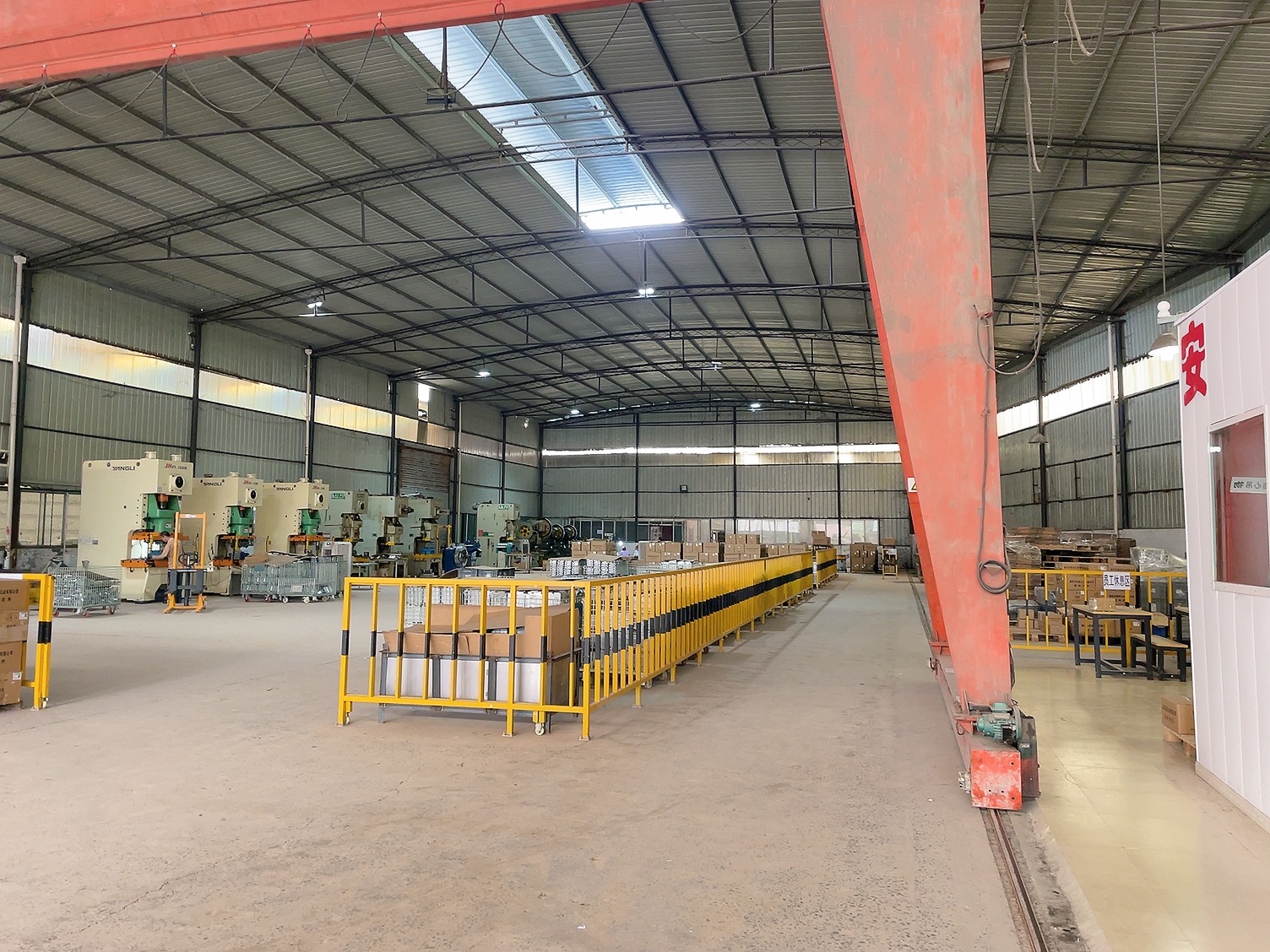 公司简介 重庆东扬五金有限公司是一家冲压件生产专业的五金冲压厂